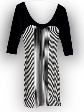 👗(3/$30) Zara Black & White Geometric Stripe Bodycon Dress Size M